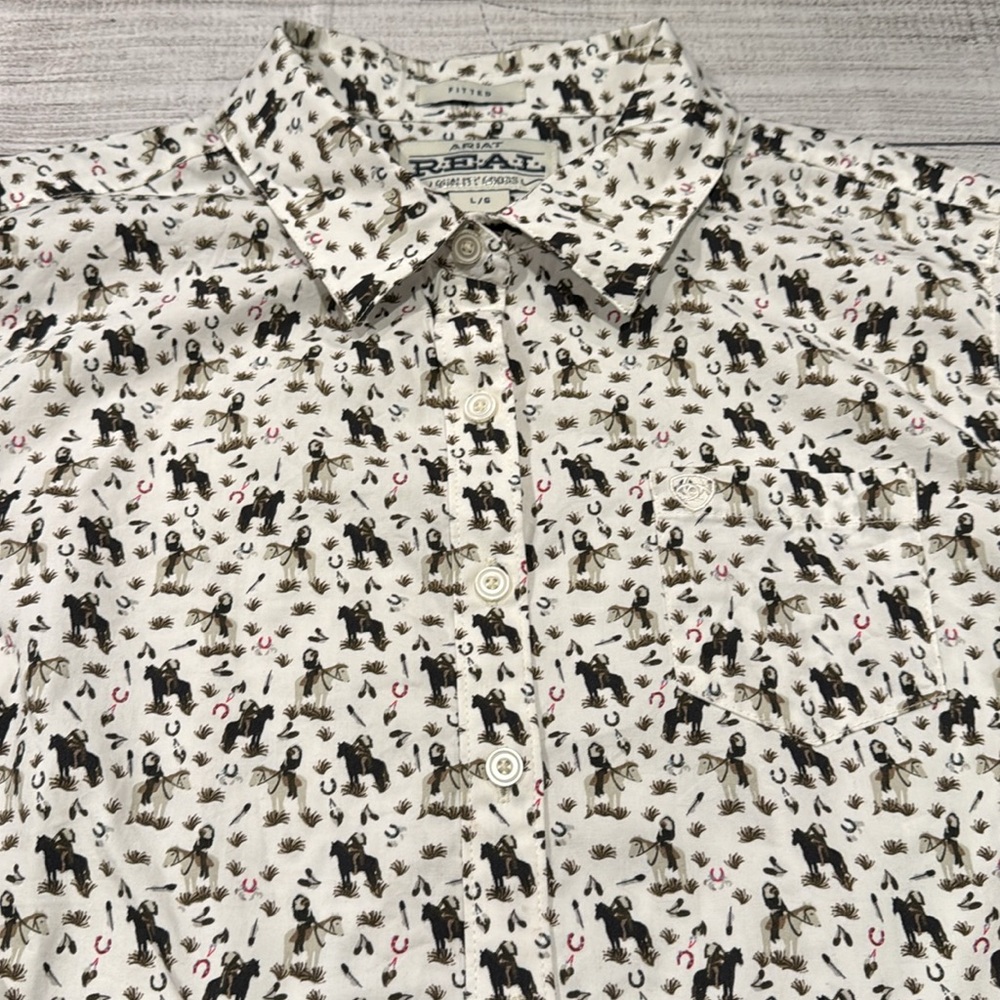 Women’s Ariat Fitted Kirby Long Sleeve Button Up Shirt with horse print size L